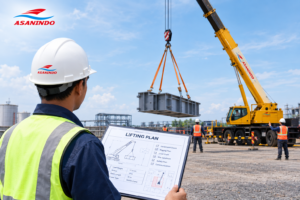 Lifting Plan untuk pengangkatan beban menggunakan crane di area industri dengan pengawasan tim keselamatan kerja